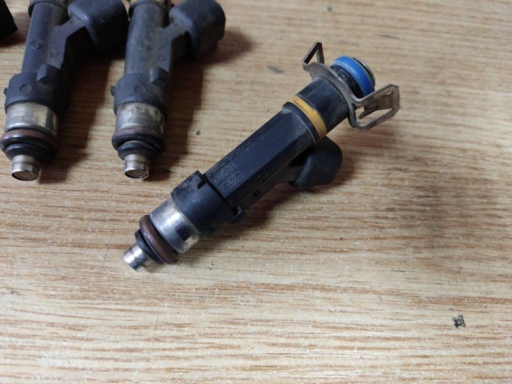 L3G5-13-250 | Форсунка топливная MAZDA 3 BK 03-08 - Фото 2