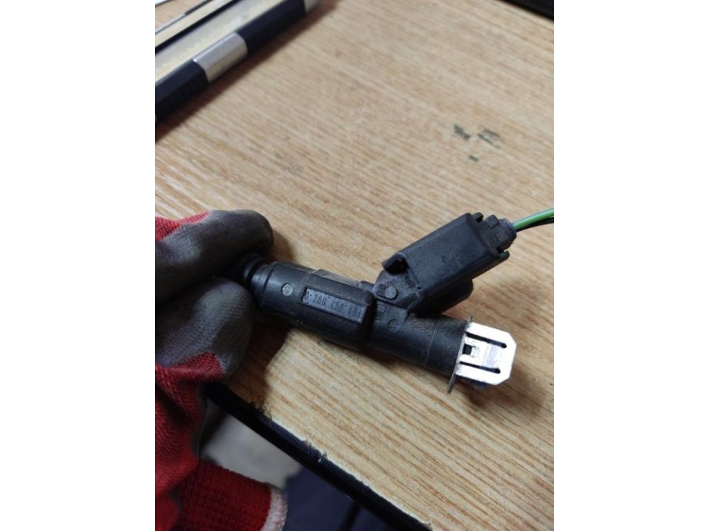 L301-13-250A | Форсунка паливна MAZDA 6 GG 02-07 - Фото 2