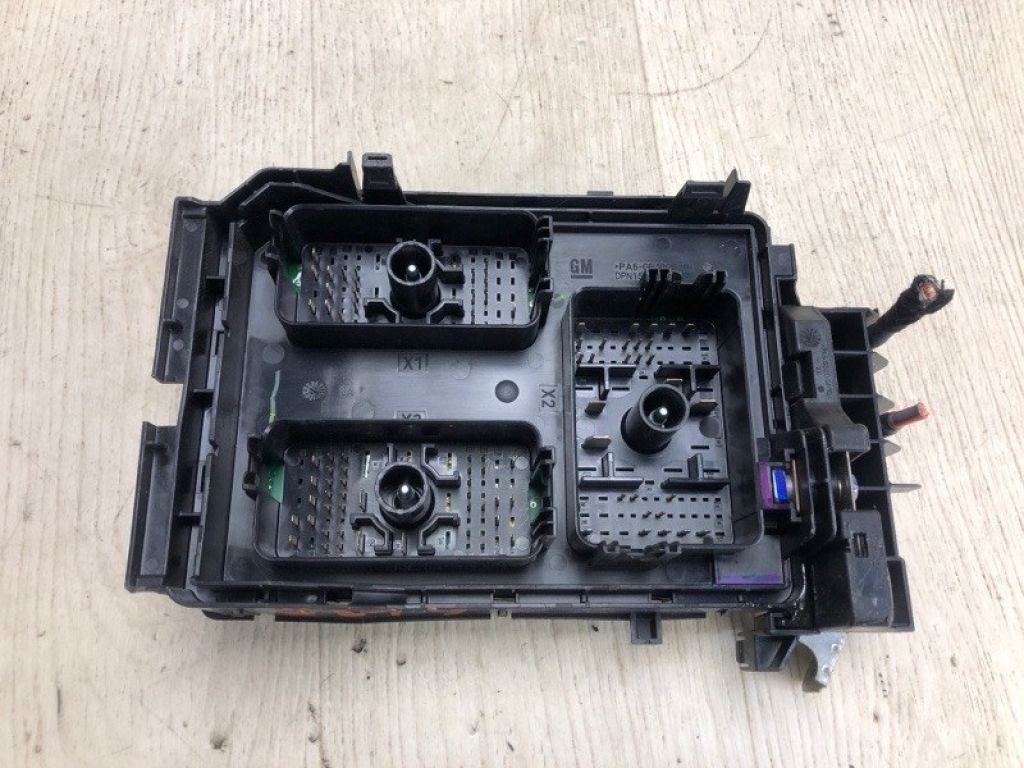 42677659 | Блок запобіжників моторний відсік CHEVROLET CRUZE 15- - Фото 2