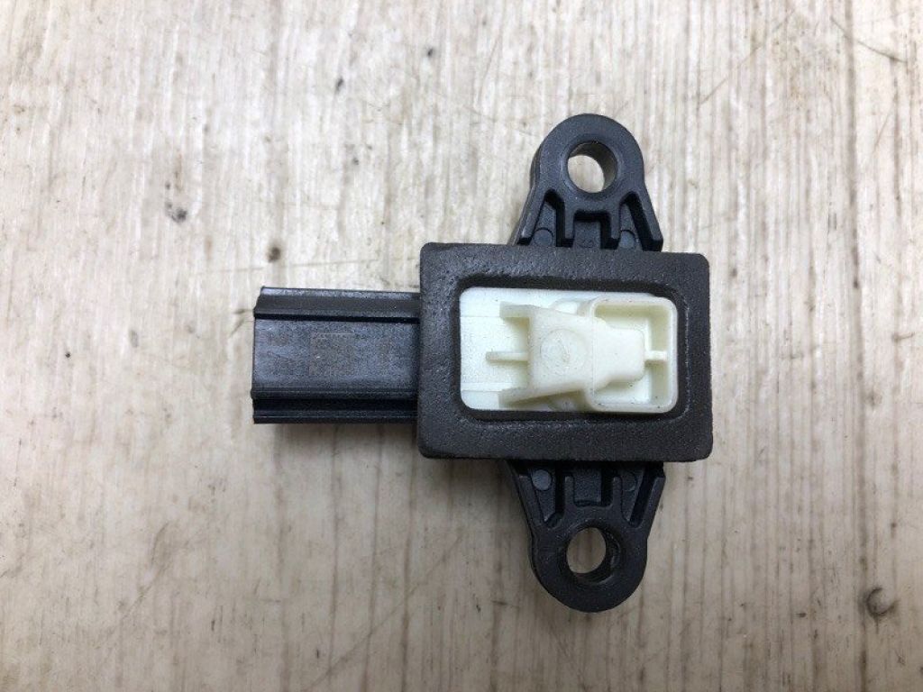 CT4Z-14B345-A | Датчик удару передн. лів. FORD EDGE 06-14