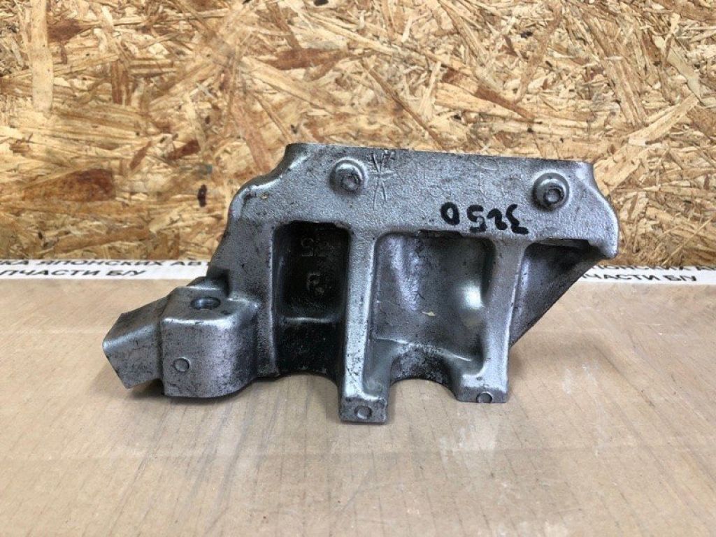 12316-0H050 | Кронштейн двигуна прав. TOYOTA CAMRY 40 06-11