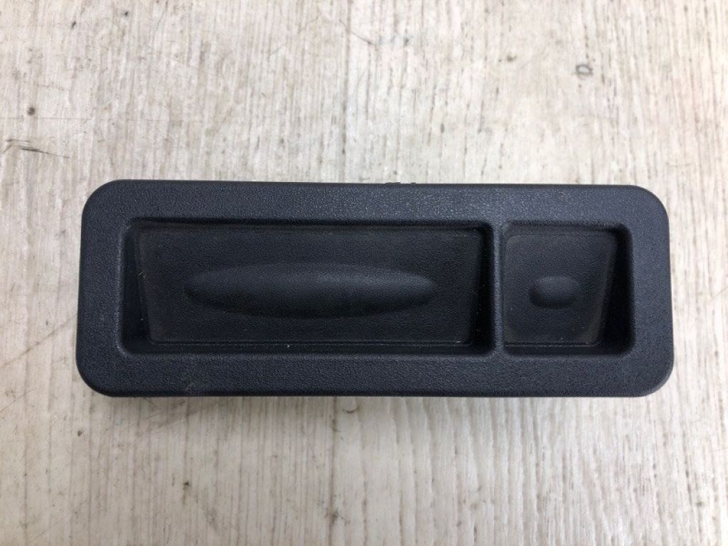 68184315AA | Кнопка открывания багажника наружная JEEP CHEROKEE 14-