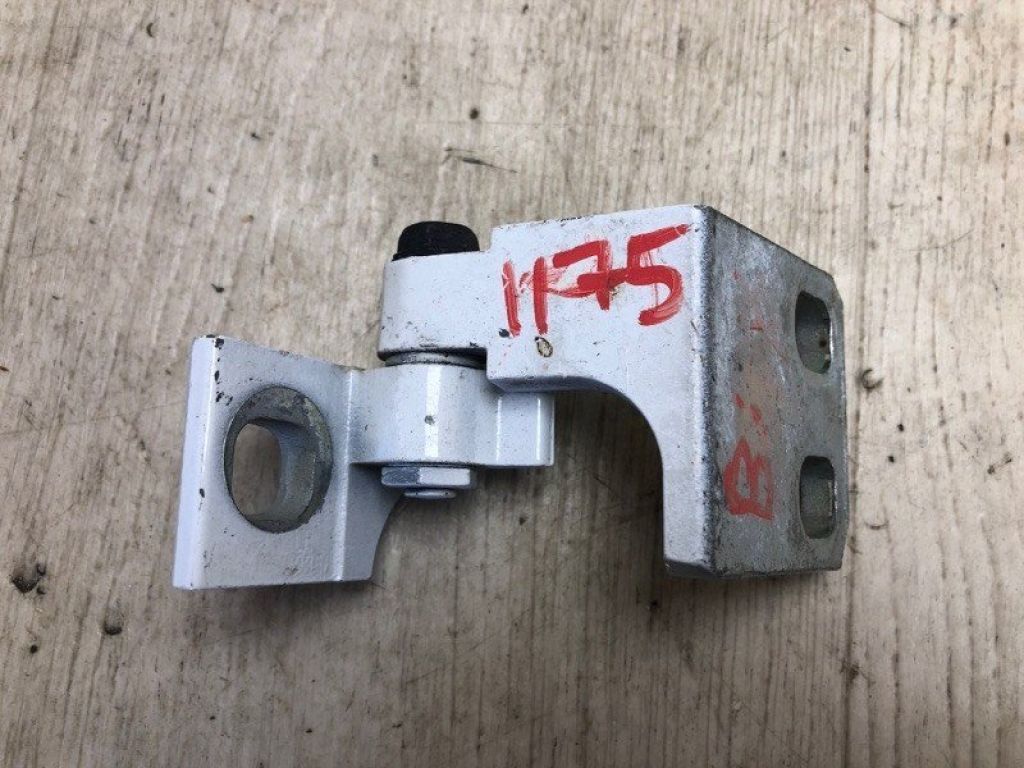 68140734AB | Петля двері верхня задн. прав. JEEP CHEROKEE 14-