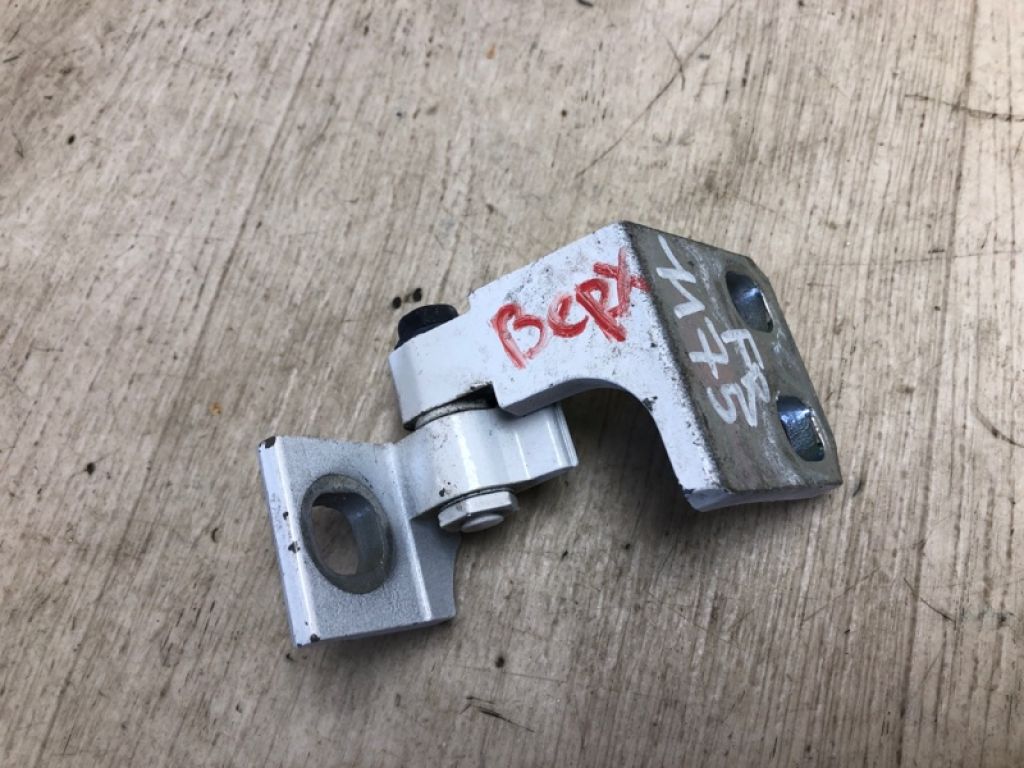 68140734AB | Петля двери верхняя передн. прав. JEEP CHEROKEE 14-