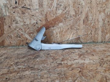 Петля капоту лів. MITSUBISHI GALANT 03-12