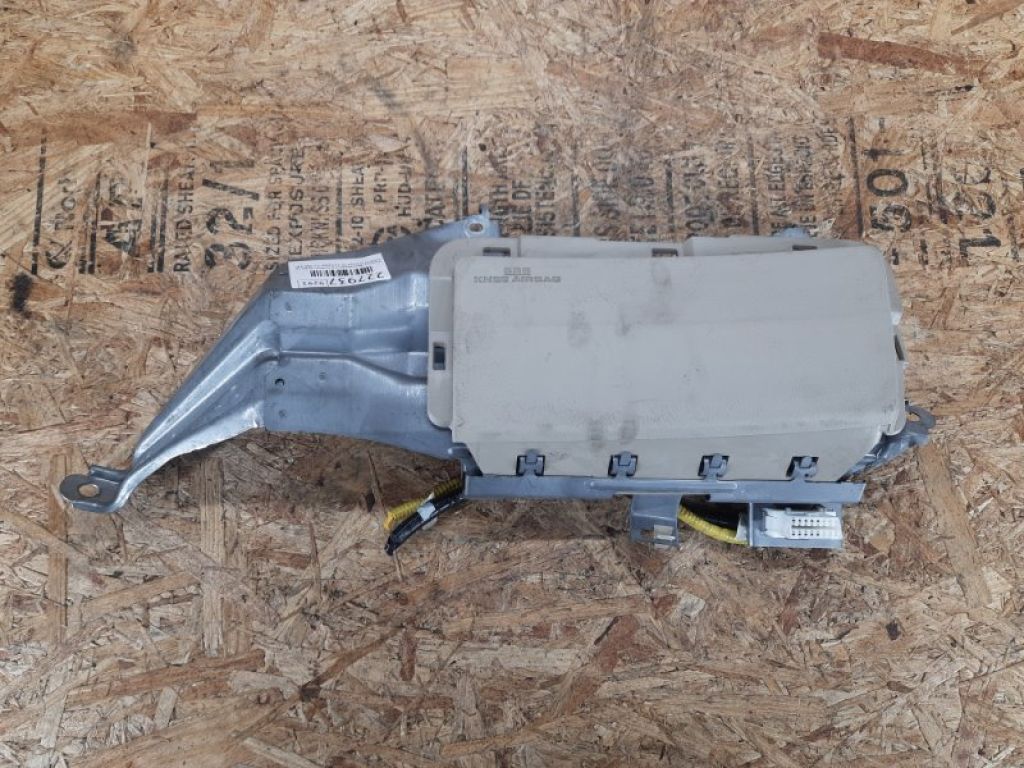 73900-07010-A0 | Подушка безопасности в колени передн. лев. TOYOTA AVALON 05-12