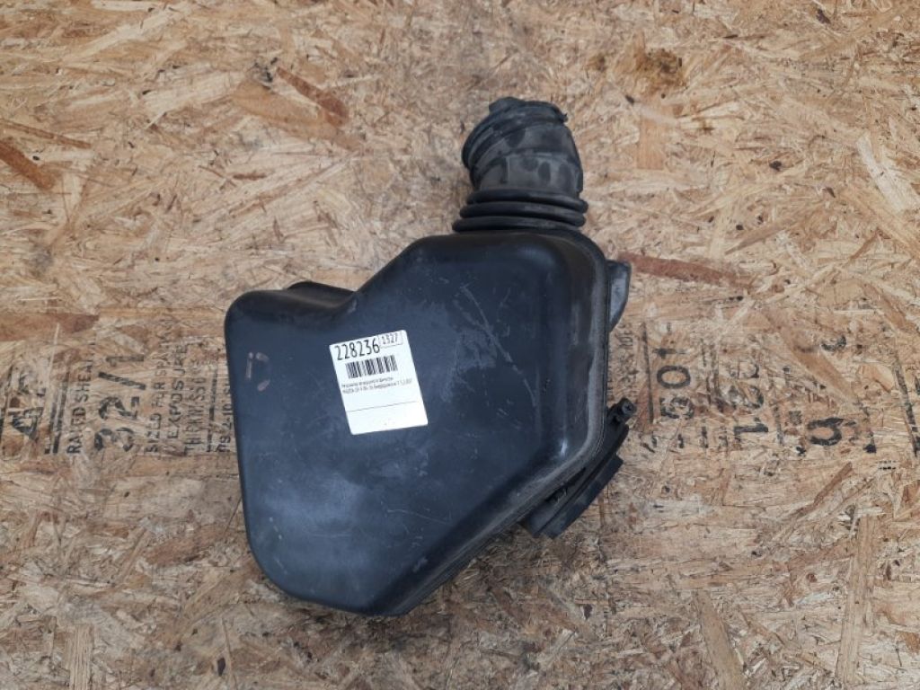 CY01-13-220A | Патрубок воздушного фильтра MAZDA CX-9 06-16