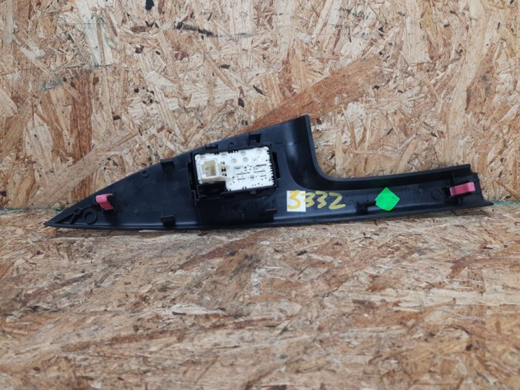 84810-0T010 | Кнопка склопідіймача задн. лів. TOYOTA VENZA 09-16 - Фото 2