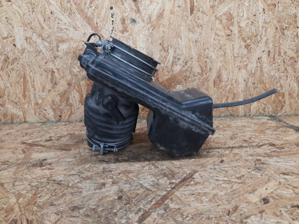 17881-0P070 | Резонатор воздушного фильтра TOYOTA VENZA 09-16