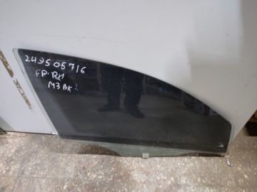 Скло дверей передн. прав. MAZDA 3 BK 03-08