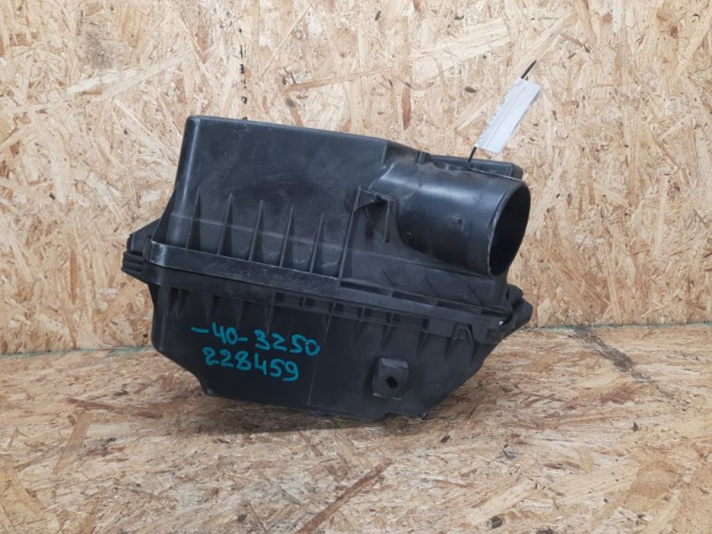 17700-28271 | Корпус повітряного фільтра TOYOTA CAMRY 40 06-11
