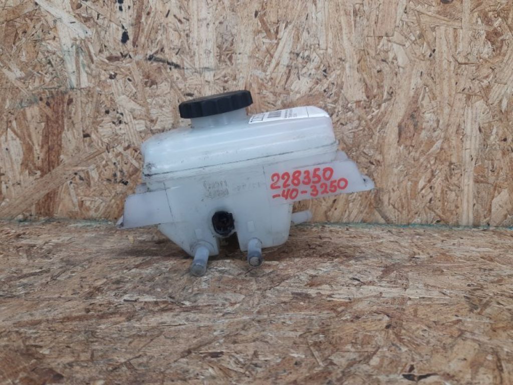 47220-33100 | Бачок главного тормозного цилиндра TOYOTA CAMRY 40 06-11