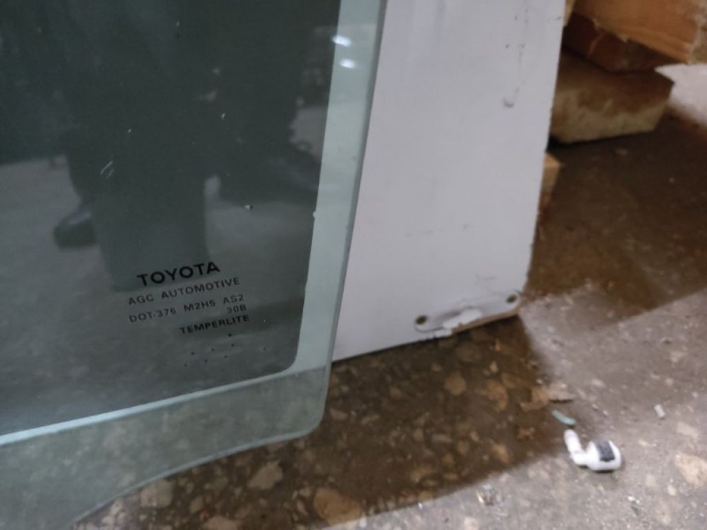 68102-06300 | Скло дверей передн. лів. TOYOTA CAMRY 55 14-17 - Фото 2