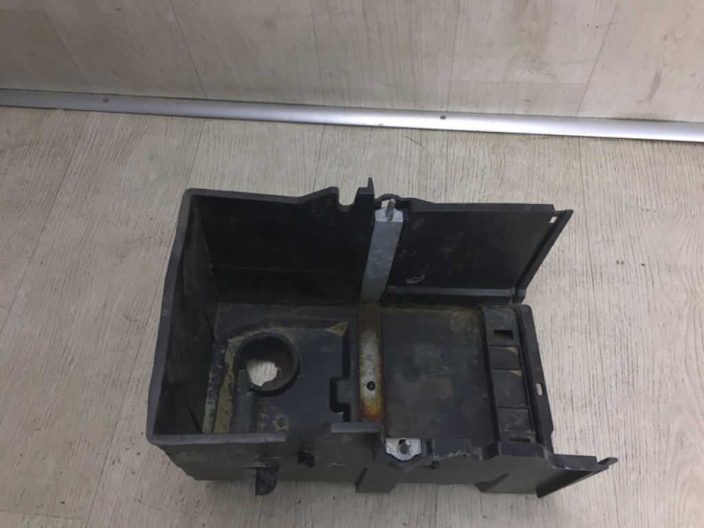 AM5Z-10732-C | Короб аккумулятора FORD FOCUS 10-18 - Фото 3