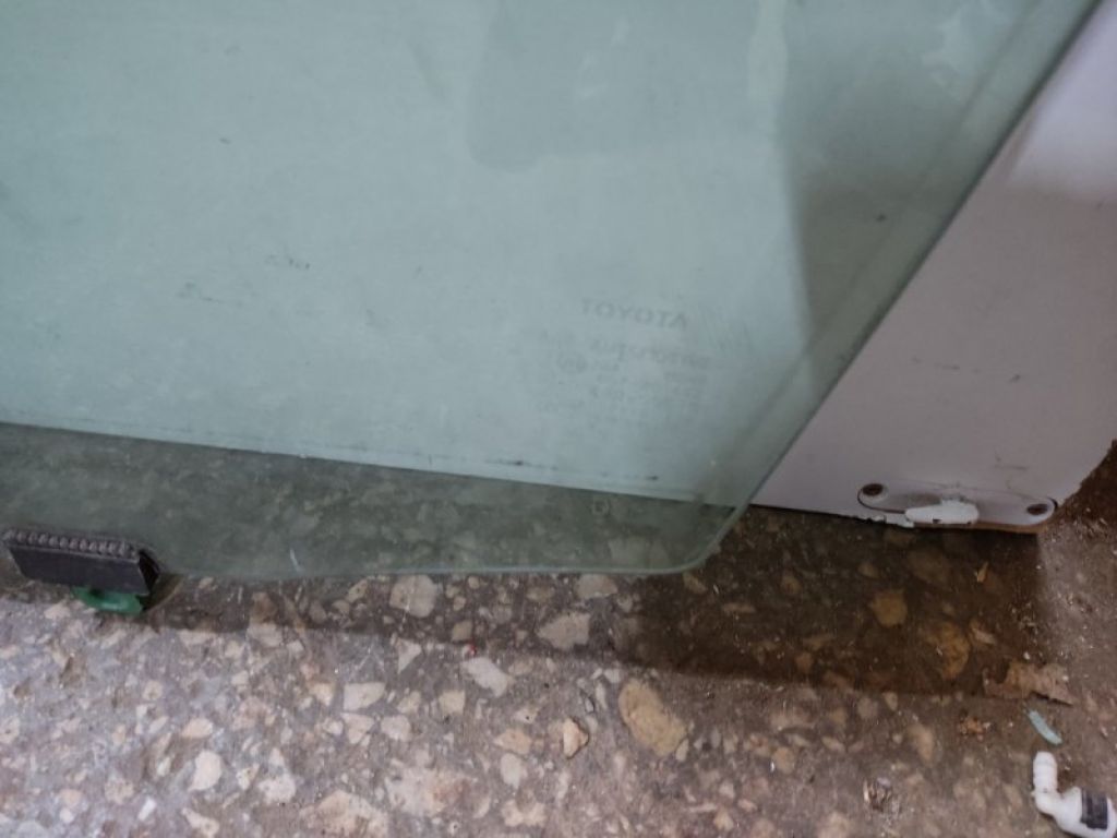 68102-48070 | Скло дверей передн. лів. LEXUS RX300/330/350/400 03-09 - Фото 2