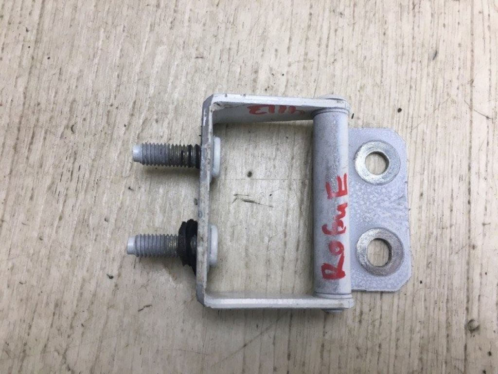 90400-JM00A | Петля крышки багажника лев. NISSAN ROGUE 08-15