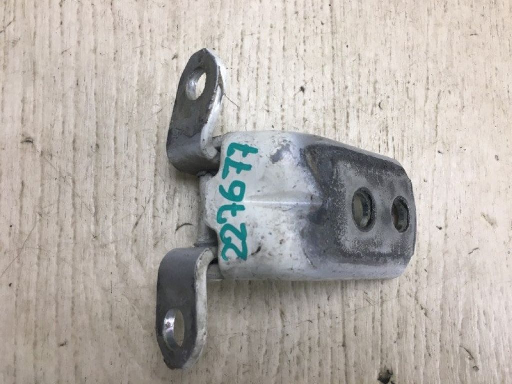 82420-4P00A | Петля двери нижняя задн. прав. NISSAN ROGUE 08-15