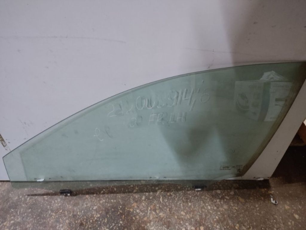 68102-33130 | Скло дверей передн. лів. TOYOTA CAMRY 40 06-11