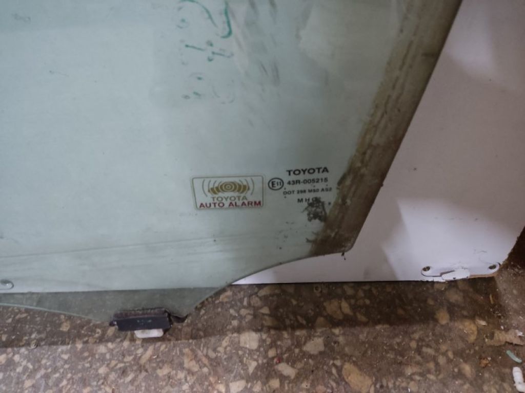 68102-33130 | Скло дверей передн. лів. TOYOTA CAMRY 40 06-11 - Фото 2