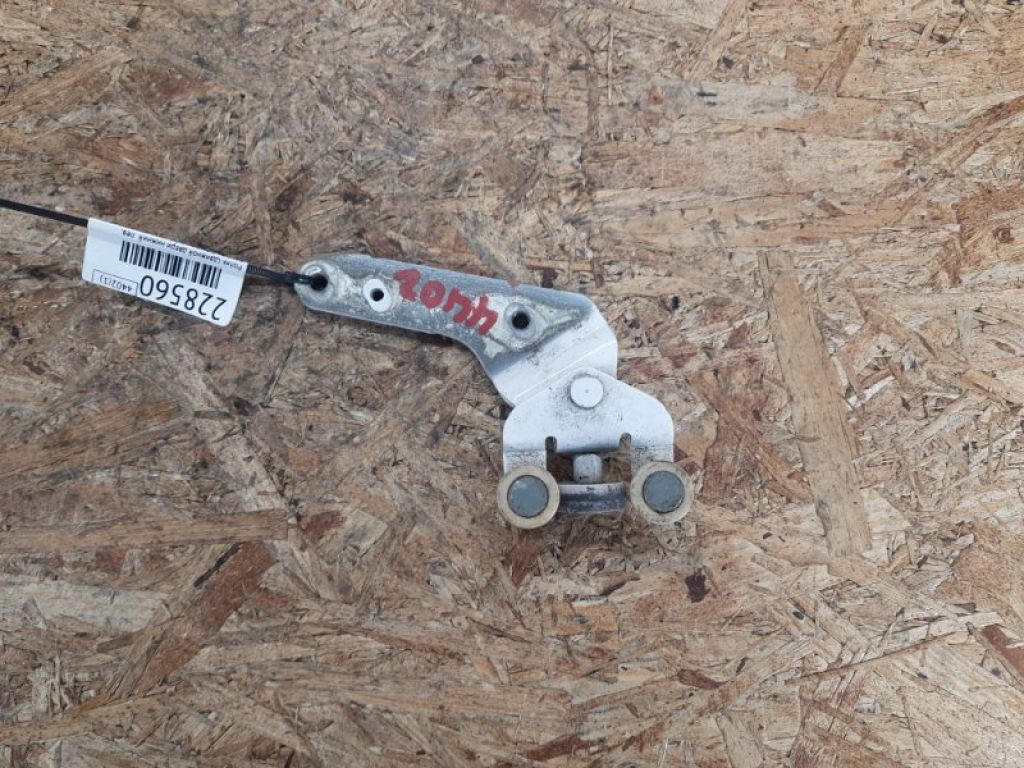 68360-08031 | Ролик сдвижной двери нижний лев. TOYOTA SIENNA 11-16