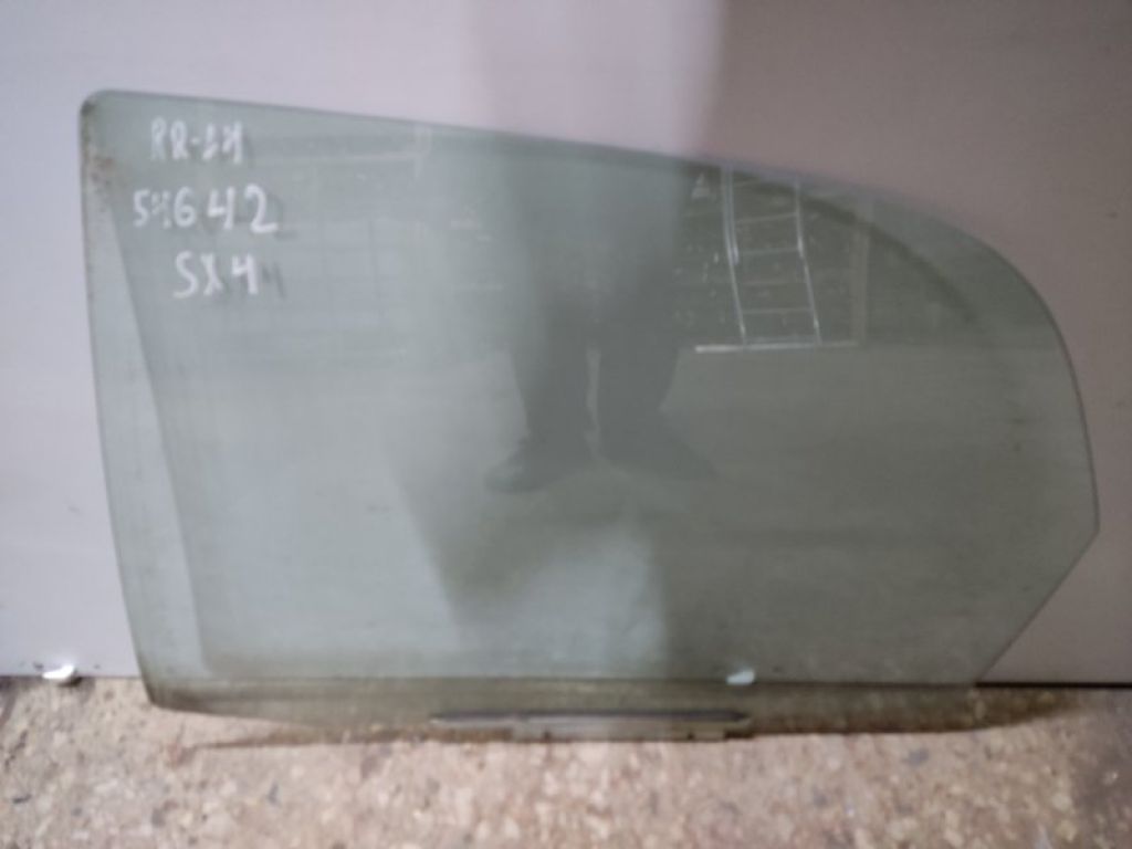 84546-80J00 | Скло дверей задн. лів. SUZUKI SX4 06-13