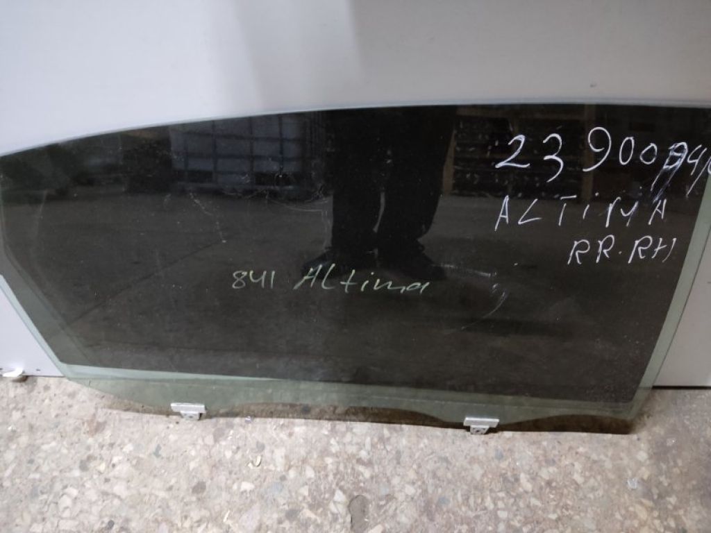 82300-3TA0A | Скло дверей задн. прав. NISSAN ALTIMA L33 12-18