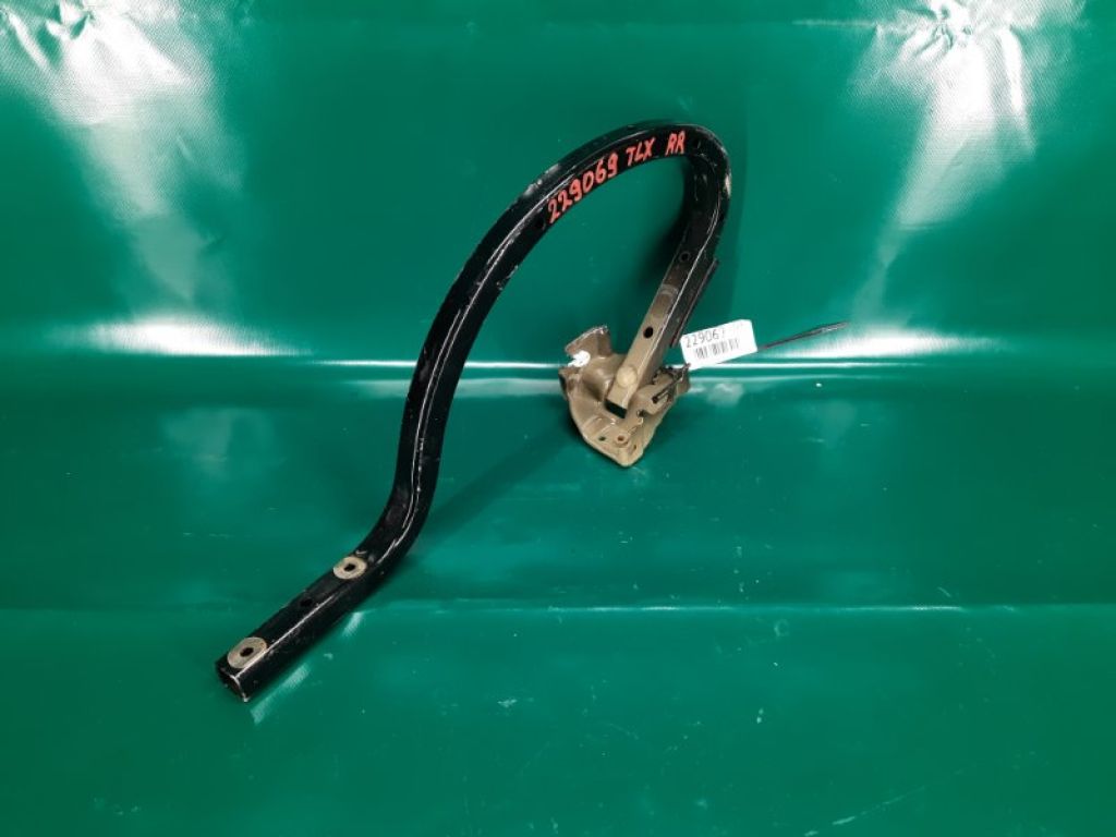 68610-TZ3-A00ZZ | Петля кришки багажника прав. ACURA TLX 14-17