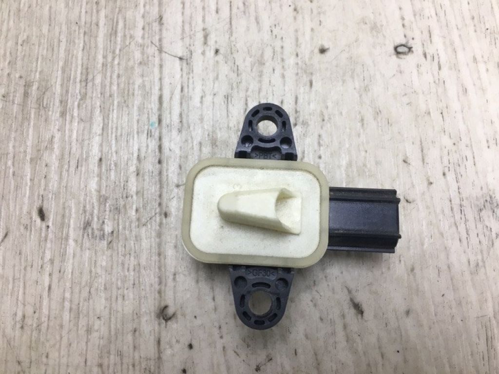 CP9Z-14B345-A | Датчик удара FORD FOCUS 10-18