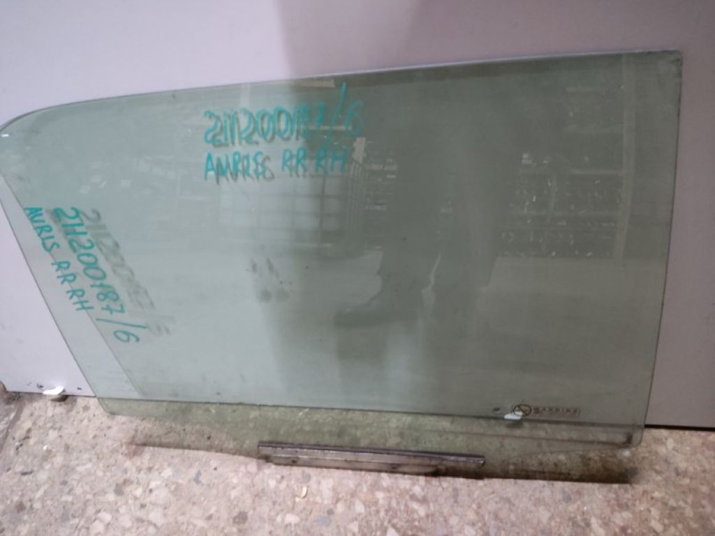 68103-02210 | Скло дверей задн. прав. TOYOTA AURIS 06-12