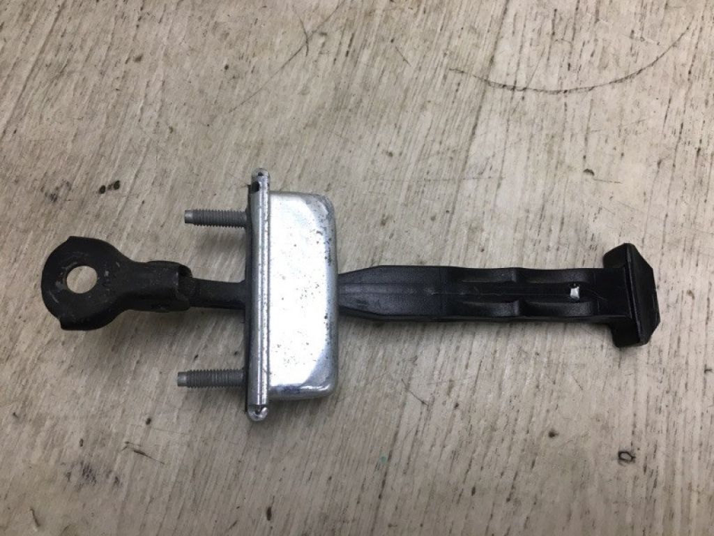 CP9Z-5823500-A | Ограничитель двери передн. прав. FORD FOCUS 10-18 - Фото 2