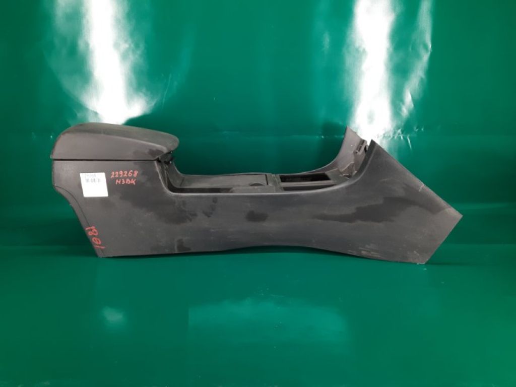 BN8P-64-420E02 | Подлокотник MAZDA 3 BK 03-08