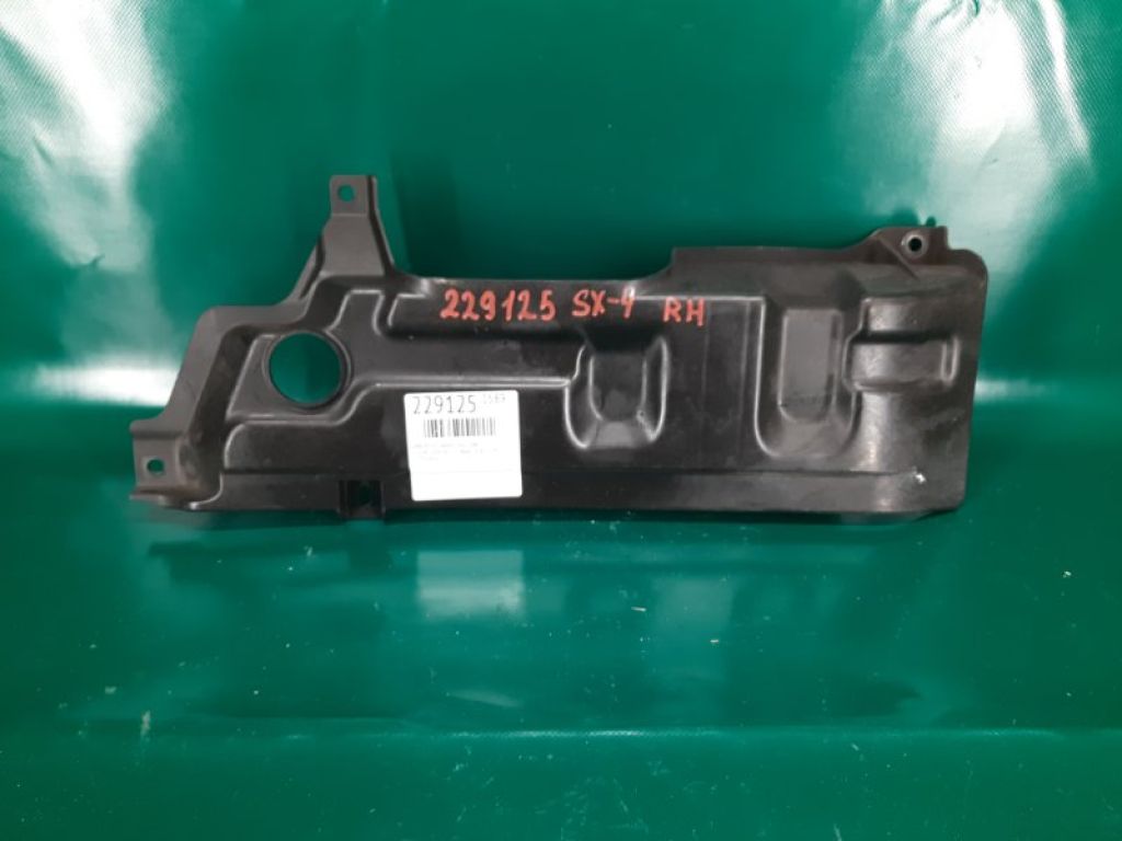 17793-80J00 | Дефлектор радіатора прав. SUZUKI SX4 06-13