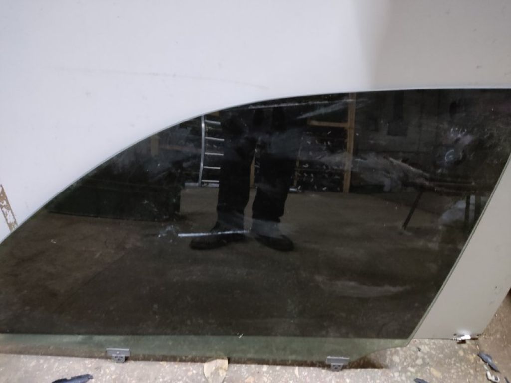 68102-60351 | Скло дверей передн. лів. LEXUS GX470 02-09