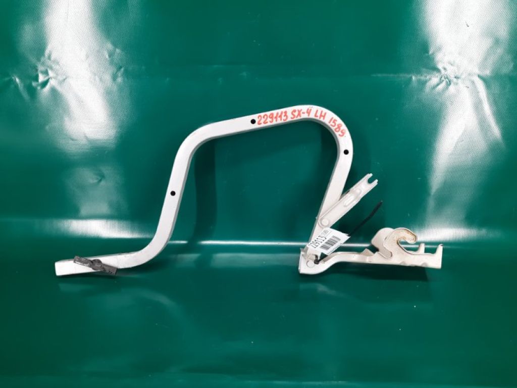 65810-75K00 | Петля кришки багажника лів. SUZUKI SX4 06-13