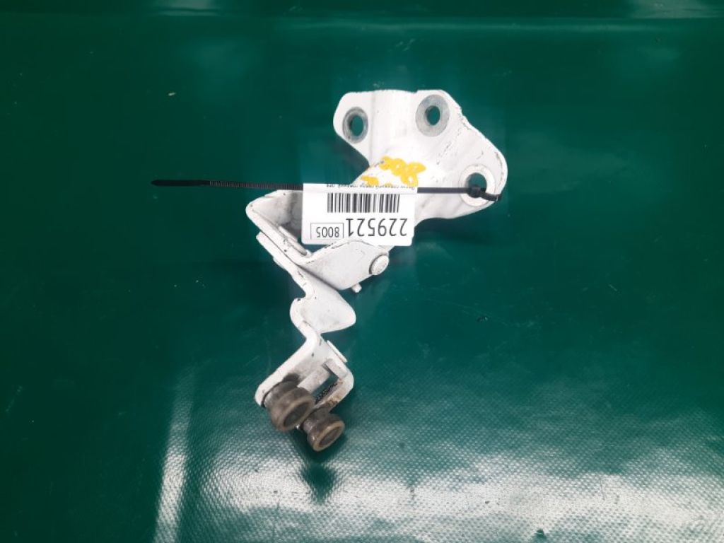 82411-JX00A | Ролик сдвижной двери средний лев. NISSAN NV200 USA 13- - Фото 2