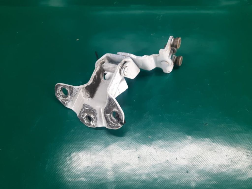 82411-JX00A | Ролик сдвижной двери средний лев. NISSAN NV200 USA 13- - Фото 3