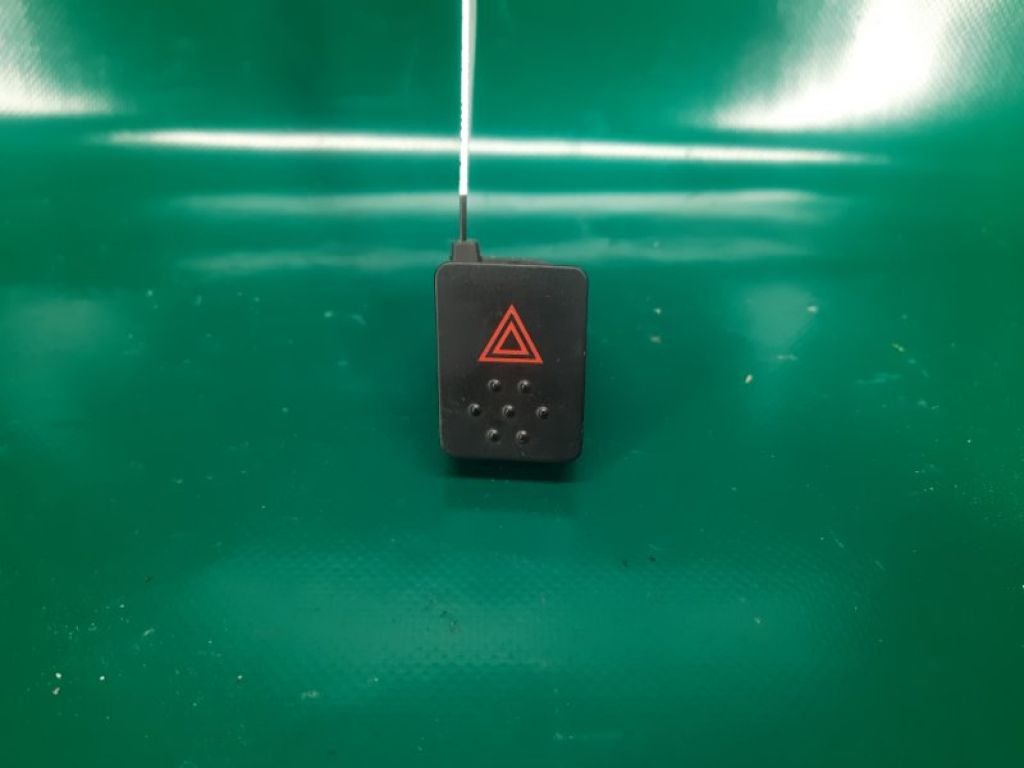 25290-EL80A | Кнопка аварийной сигнализации NISSAN NV200 USA 13-