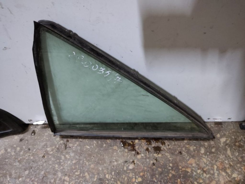 68124-33060 | Скло дверей глухе задн. лів. TOYOTA CAMRY 40 06-11