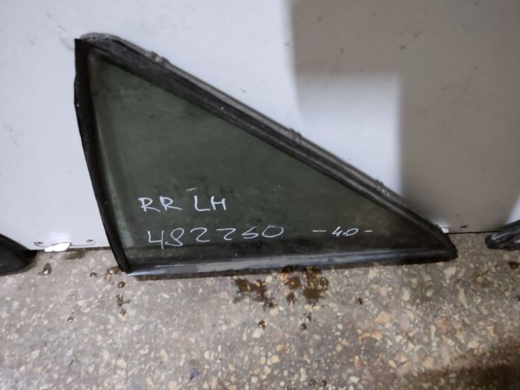 68124-33060 | Скло дверей глухе задн. лів. TOYOTA CAMRY 40 06-11
