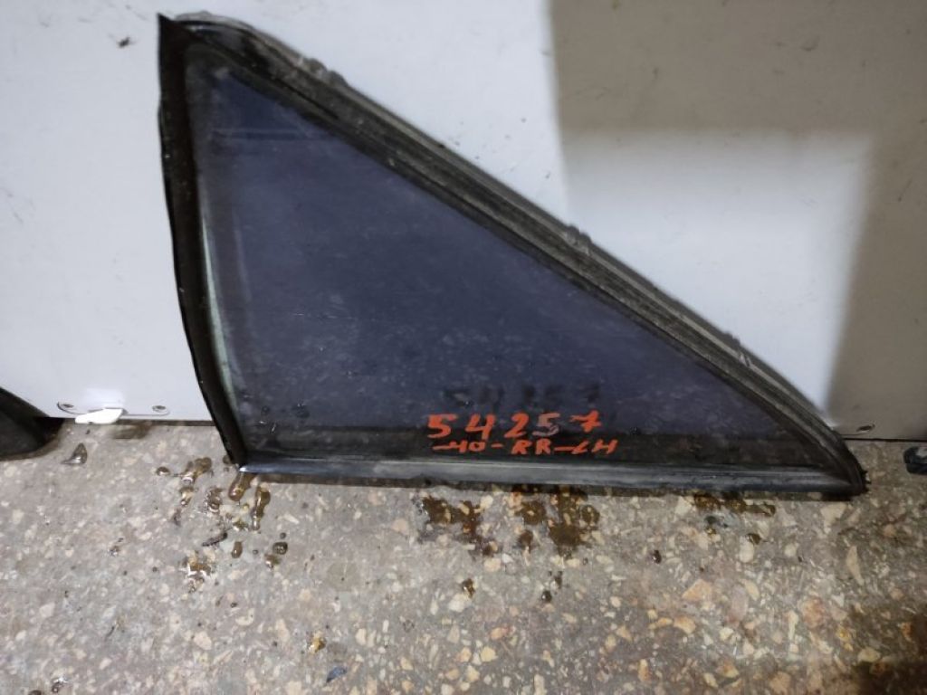 68124-33060 | Стекло двери глухое задн. лев. TOYOTA CAMRY 40 06-11