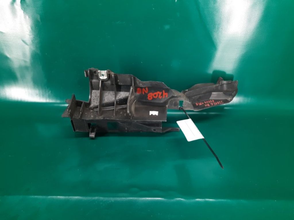 BM5Z-5802038-A | Накладка крила прав. FORD FOCUS 10-18