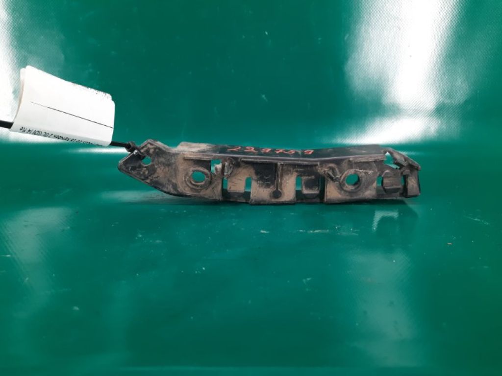 CP9Z-17C947-A | Кронштейн переднього бампера (на крилі) прав. FORD FOCUS 10-18 - Фото 3