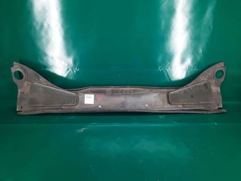 CV6Z-58018A16-A | Пластик під лобове скло / Жабо FORD FOCUS 10-18
