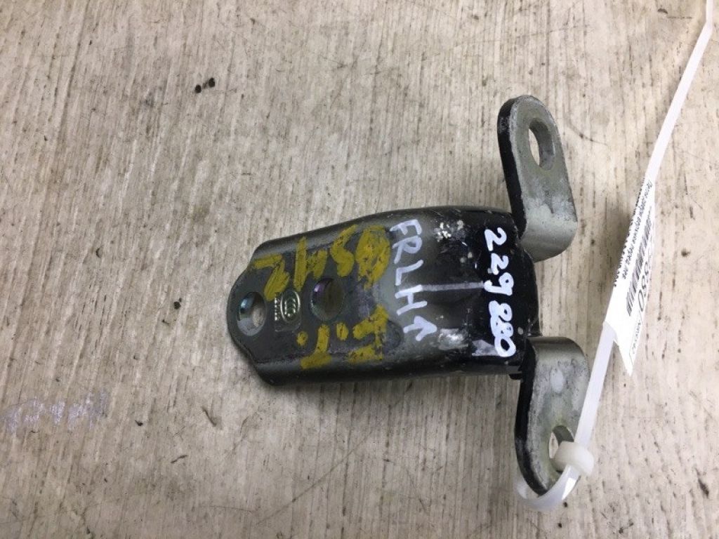 79310-2E000 | Петля двери верхняя передн. лев. KIA FORTE YD 12-