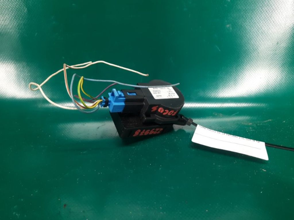 AV6Z-19E616-A | Моторчик заслонки печки FORD FOCUS 10-18 - Фото 2