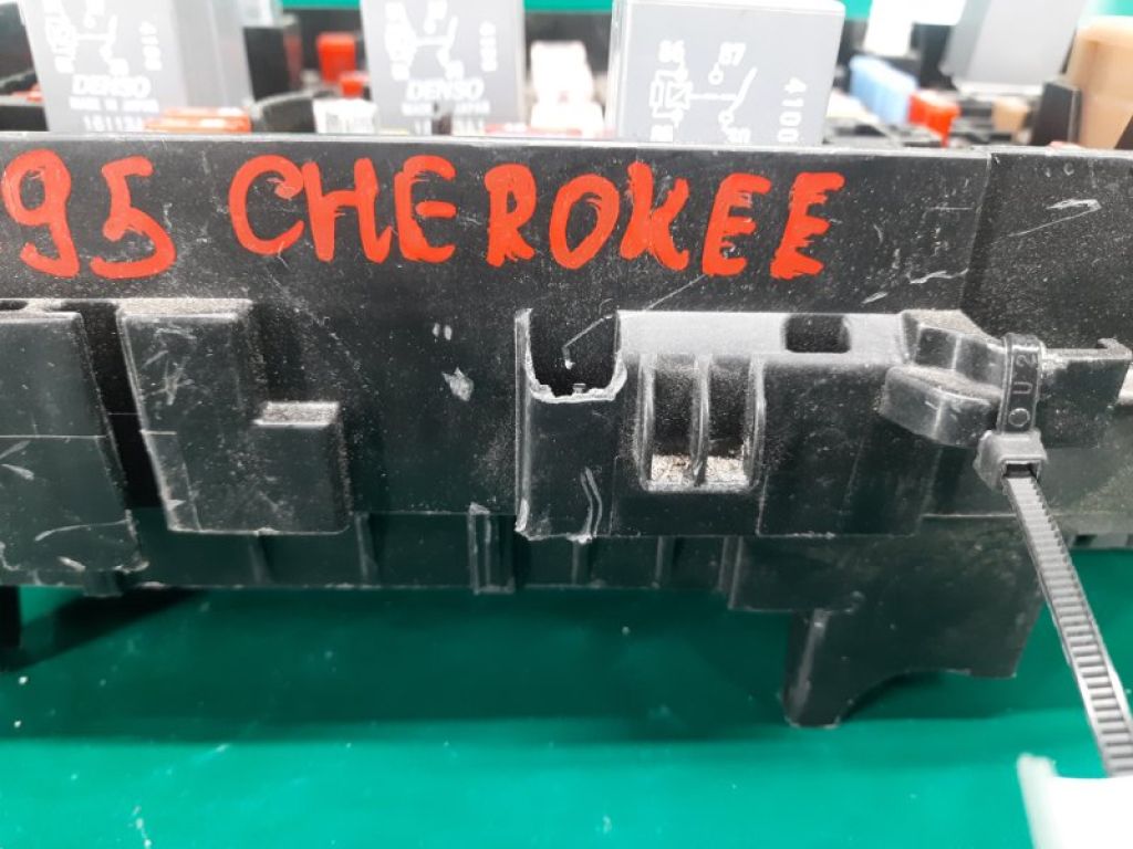 68264524AD | Блок предохранителей моторный отсек JEEP CHEROKEE 14- - Фото 4