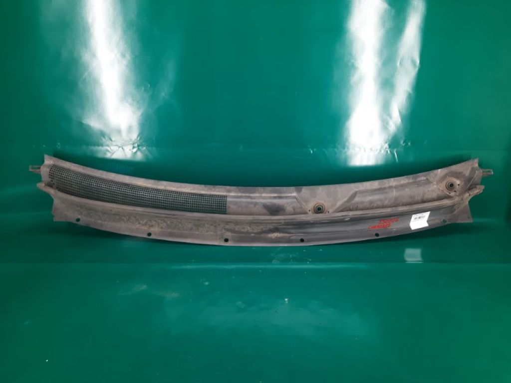 68102557AE | Пластик под лобовое стекло / Жабо JEEP CHEROKEE 14-