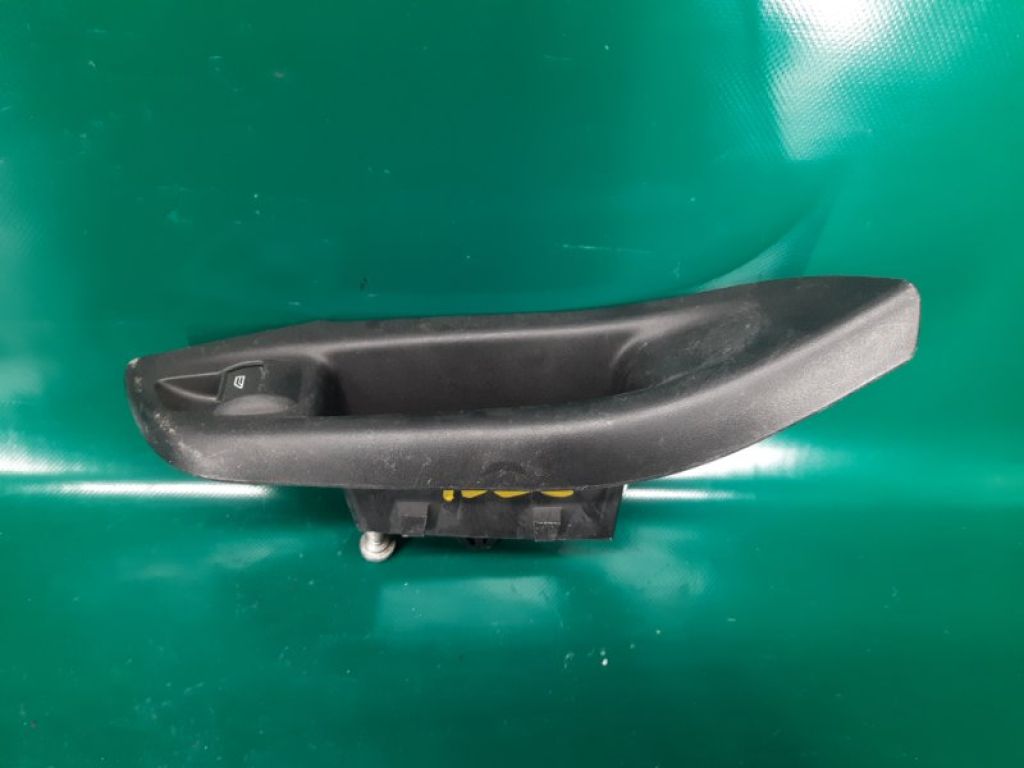 BM5Z-14529-A | Кнопка склопідіймача задн. прав. FORD FOCUS 10-18