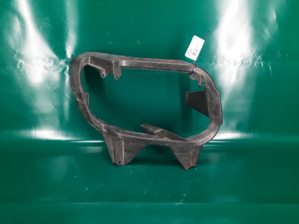 TD12-51-684C | Кронштейн противотуманной фары передн. прав. MAZDA CX-9 06-16