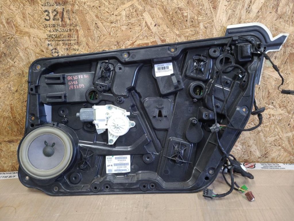 80720-5DM0A | Склопідйомник передн. прав. INFINITI QX30 16-20